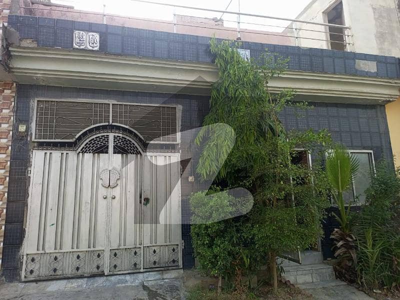 شالیمار ٹاؤن کاہنہ فیروزپور روڈ لاہور میں 4 کمروں کا 5 مرلہ مکان 32 لاکھ میں برائے فروخت۔