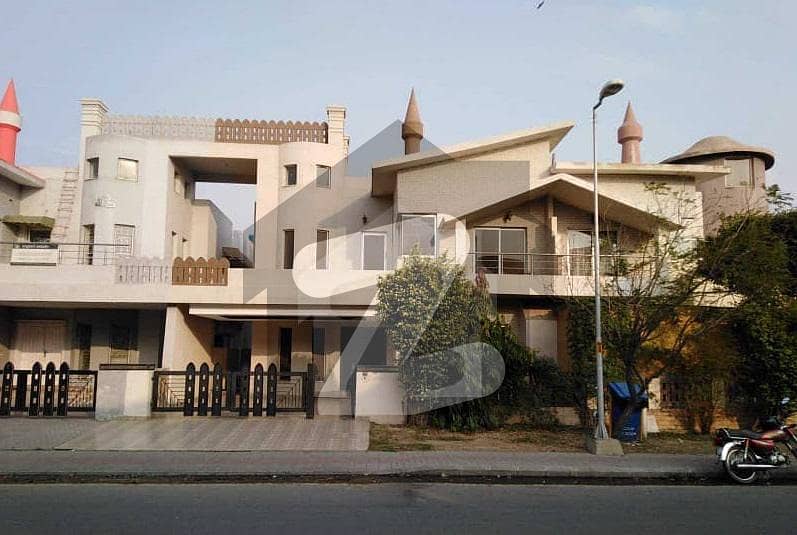 8 Marla Residential House for Sale in Safari Block Sector B Bahria Town Lahore