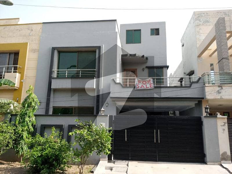 8 MARLA BEAUTIFUL HOUSE FOR SALE IN USMAN BLOCK