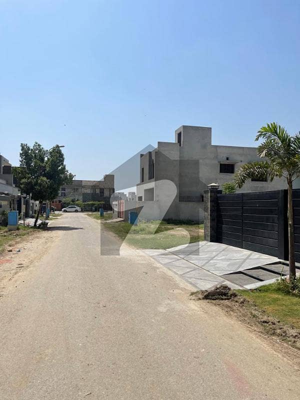 Prime Location 10 Marla Brand New House For Sale In Paragon City