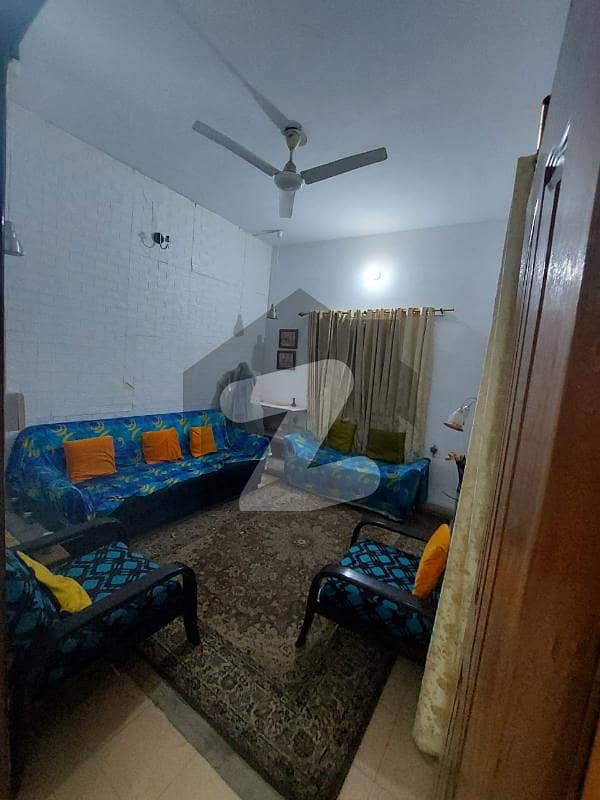 گلستانِِ جوہر ۔ بلاک 15 گلستانِ جوہر کراچی میں 2 کمروں کا 4 مرلہ بالائی پورشن 78 لاکھ میں برائے فروخت۔