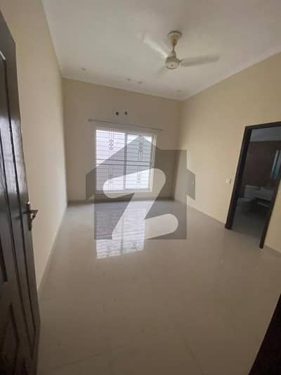8 MARLA LOWER PORTION AVAILABLE FOR RENT IN MILITARY ACCOUNT COLLEGE ROAD LAHORE