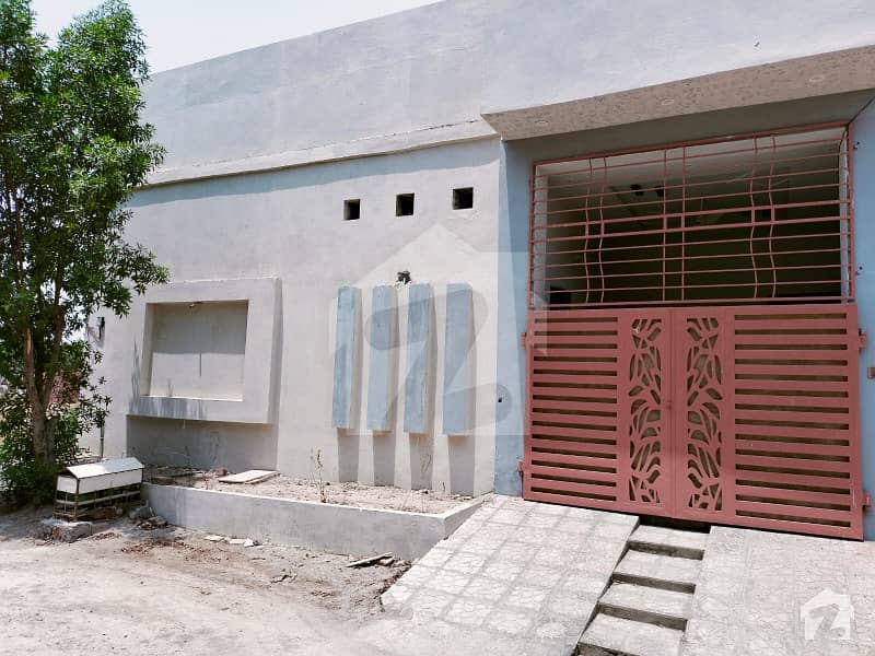 ٹیک ٹاؤن - بلاک ایچ ٹیک ٹاؤن (ٹی این ٹی کالونی) ستیانہ روڈ فیصل آباد میں 1 کمرے کا 3 مرلہ مکان 51 لاکھ میں برائے فروخت۔