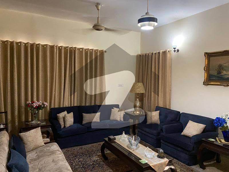 کینٹ لاہور میں 3 کمروں کا 2 کنال مکان 12 کروڑ میں برائے فروخت۔