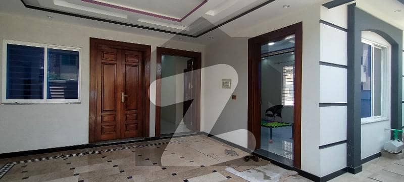 سی بی آر ٹاؤن اسلام آباد میں 4 کمروں کا 7 مرلہ مکان 2.7 کروڑ میں برائے فروخت۔