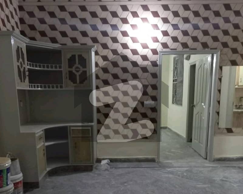 عباس بلاک مصطفیٰ ٹاؤن لاہور میں 4 کمروں کا 5 مرلہ مکان 1.5 کروڑ میں برائے فروخت۔