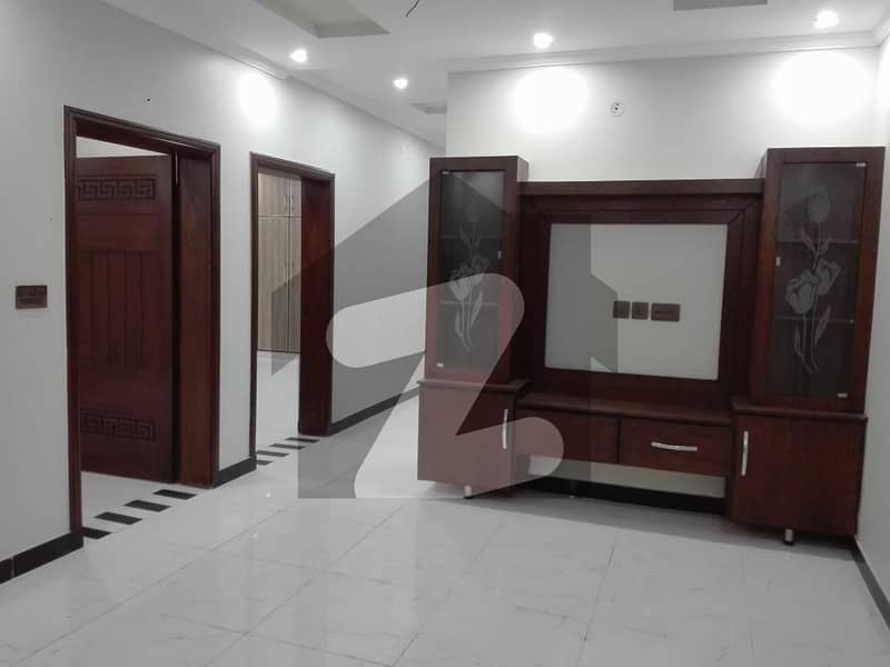 عباس بلاک مصطفیٰ ٹاؤن لاہور میں 6 کمروں کا 5 مرلہ مکان 2.3 کروڑ میں برائے فروخت۔