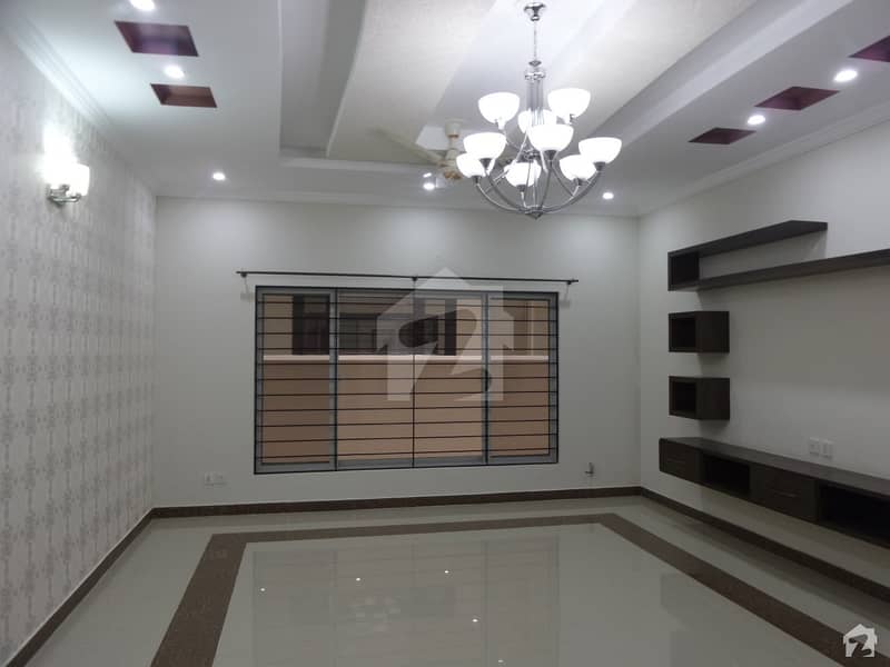 A Spacious 4500 Square Feet House In New Lalazar