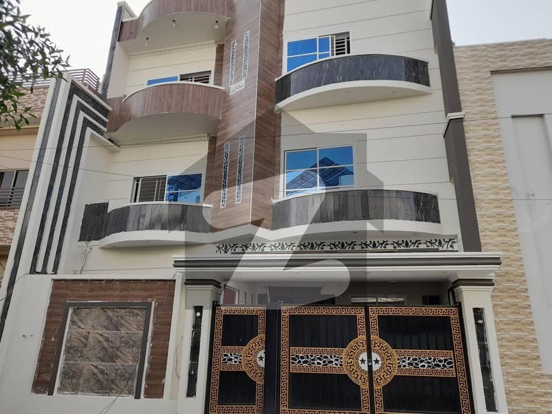 علامہ اقبال ایونیو جہانگی والا روڈ بہاولپور میں 7 کمروں کا 8 مرلہ مکان 2.7 کروڑ میں برائے فروخت۔
