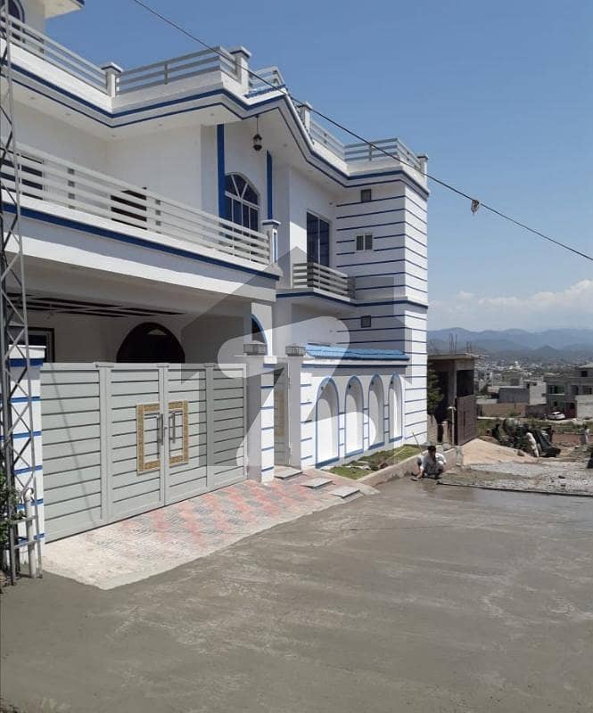 بنی گالہ اسلام آباد میں 5 کمروں کا 11 مرلہ مکان 3 کروڑ میں برائے فروخت۔