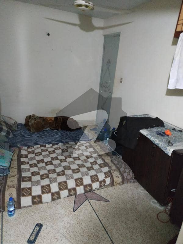 Room On Sharing Basis In Firdous Market Model Colony Lahore