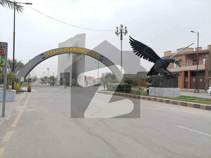 Ideally Located Building Of 3 Marla Is Available For sale In Faisalabad