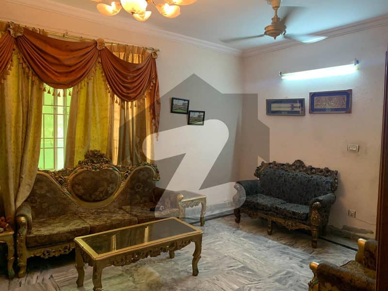 نیو لالہ زار راولپنڈی میں 5 کمروں کا 8 مرلہ مکان 3 کروڑ میں برائے فروخت۔