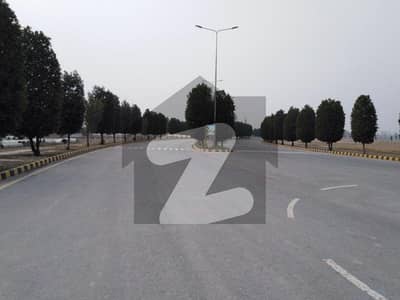 5 MARLA PLOT OF BLOCK B NEAR MOSQUE AND MAIN BOULEVARD FOR SALE