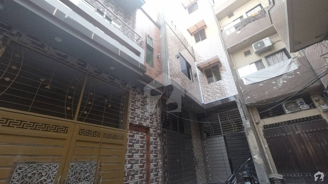 سمن آباد لاہور میں 2 کمروں کا 4 مرلہ زیریں پورشن 50 لاکھ میں برائے فروخت۔