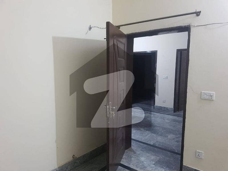 5 marla 2nd floor for rent in Q block johar town