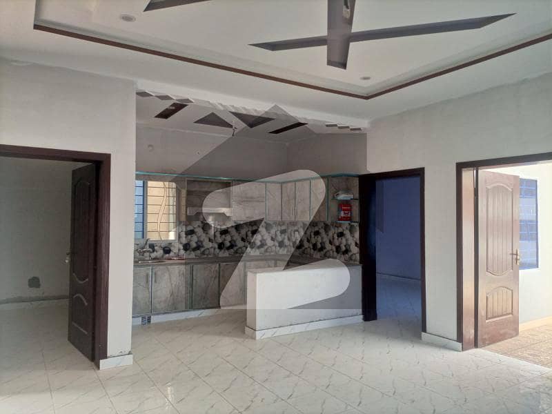 سیوارا چوک ملتان میں 4 کمروں کا 6 مرلہ مکان 87 لاکھ میں برائے فروخت۔