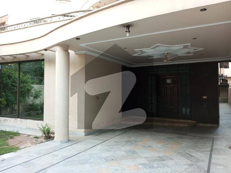 1 Kanal Building Available For Rent Only For Commercial Use