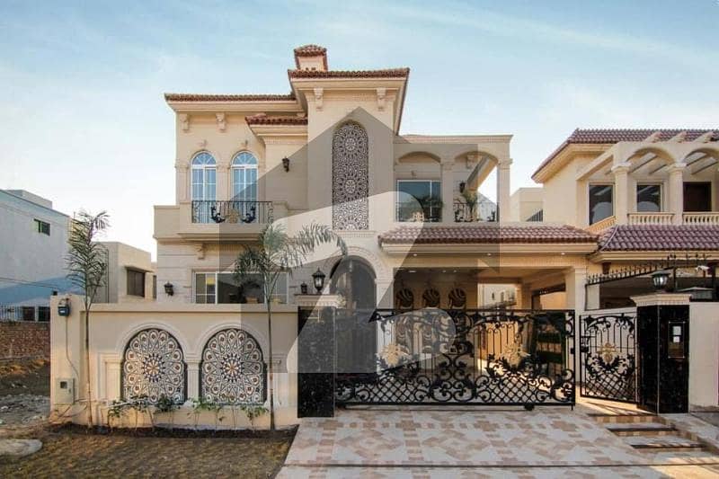 10 Marla Spanish Bungalow Near to park for Sale in Phase 8