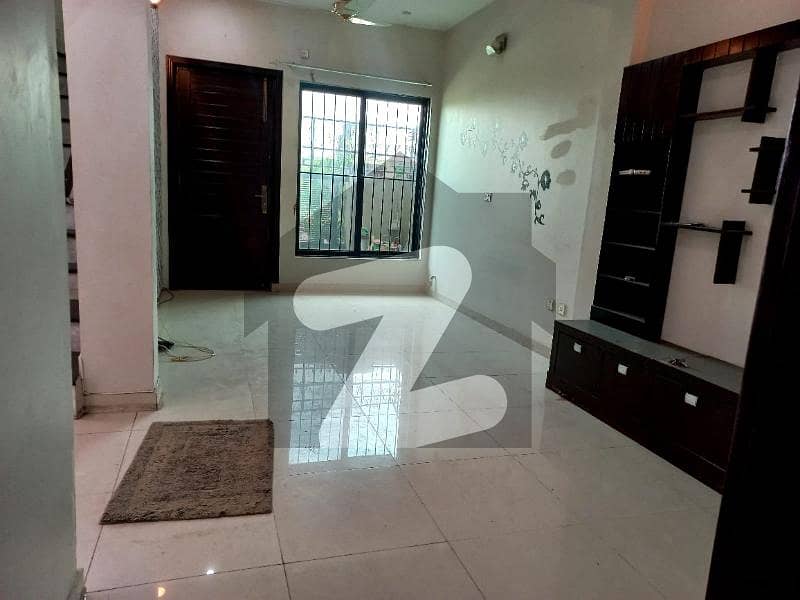 D12 New Triple Storey House 9 Bed  For Rent
