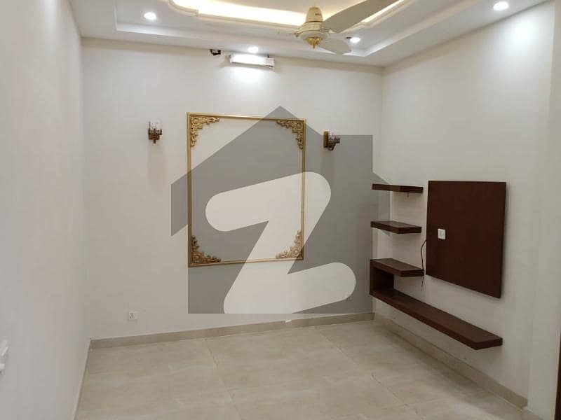 ڈی ایچ اے فیز 5 ڈیفنس (ڈی ایچ اے) لاہور میں 3 کمروں کا 5 مرلہ مکان 2.8 کروڑ میں برائے فروخت۔