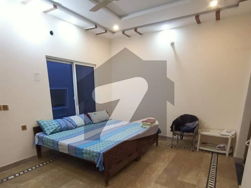 کینال ویلی لوئر کینال روڈ فیصل آباد میں 6 کمروں کا 7 مرلہ مکان 1.4 کروڑ میں برائے فروخت۔