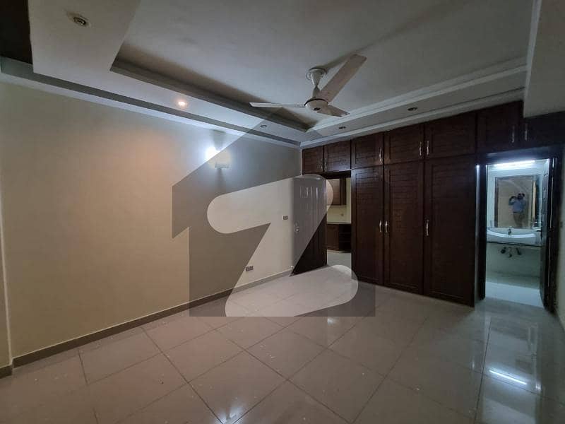 رحمان گارڈنز لاہور میں 3 کمروں کا 8 مرلہ فلیٹ 55 ہزار میں کرایہ پر دستیاب ہے۔
