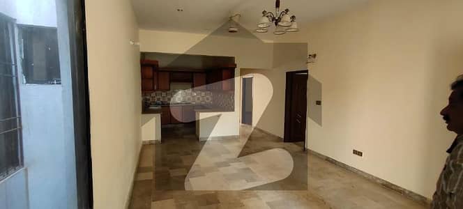 گلشن عمیر کراچی میں 4 کمروں کا 6 مرلہ مکان 2.2 کروڑ میں برائے فروخت۔