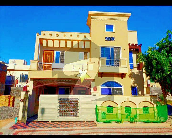 بحریہ ٹاؤن فیز 8 بحریہ ٹاؤن راولپنڈی راولپنڈی میں 5 کمروں کا 7 مرلہ مکان 2.1 کروڑ میں برائے فروخت۔