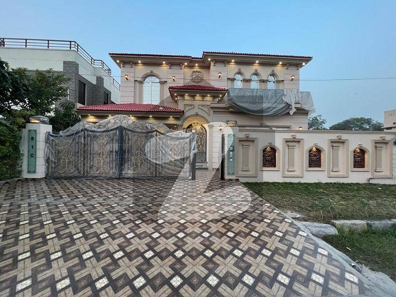 1 Kanal Bungalow For Sale At Good Location Of State Life Housing Society