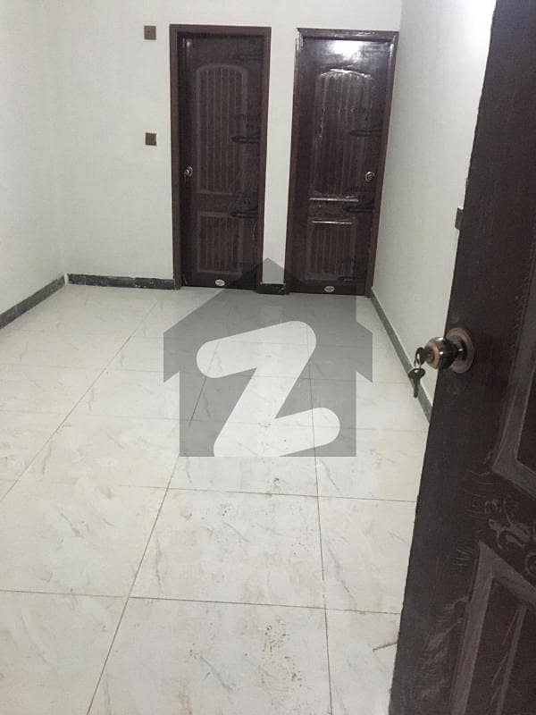 ناظم آباد 3 ناظم آباد کراچی میں 3 کمروں کا 6 مرلہ فلیٹ 37 ہزار میں کرایہ پر دستیاب ہے۔