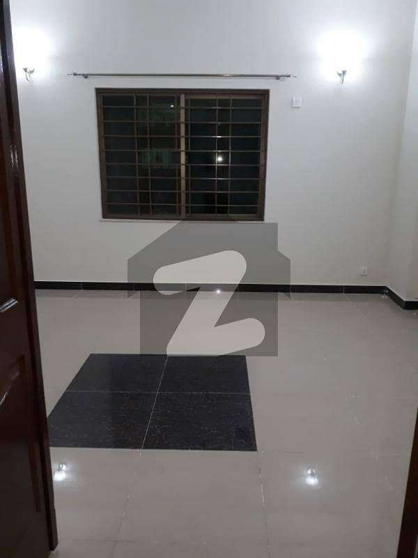 عسکری 10 - سیکٹر ایف عسکری 10 عسکری لاہور میں 3 کمروں کا 10 مرلہ فلیٹ 75 ہزار میں کرایہ پر دستیاب ہے۔
