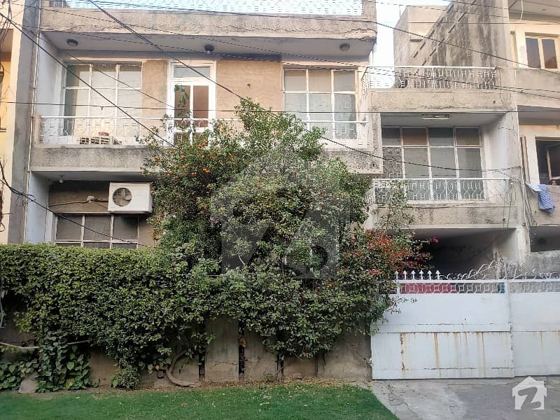 Allama Iqbal Town Ravi Block 10 Marla Demolish Able House For Sale Available