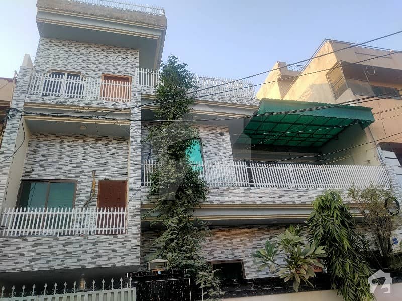 علامہ اقبال ٹاؤن ۔ کریم بلاک علامہ اقبال ٹاؤن لاہور میں 5 کمروں کا 10 مرلہ مکان 90 ہزار میں کرایہ پر دستیاب ہے۔