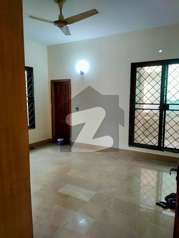 Allama Iqbal Town Karim Block 10 Marla Double Storey House For Rent Available