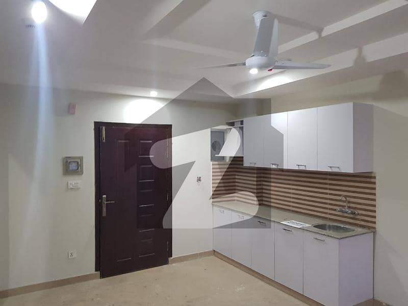 923 Square Feet Well Condition 2 Bed Flat For Sale With Lift