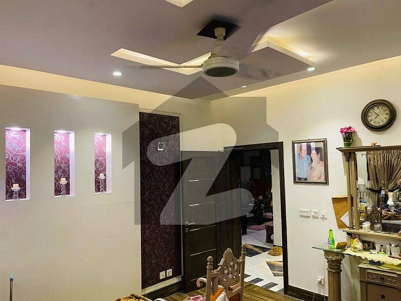 ڈی ایچ اے فیز 3 ڈیفنس (ڈی ایچ اے) لاہور میں 5 کمروں کا 1 کنال مکان 6 کروڑ میں برائے فروخت۔