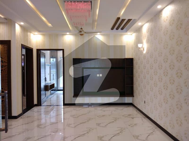 8 Marla House Is Available In Paragon City - Grove Block