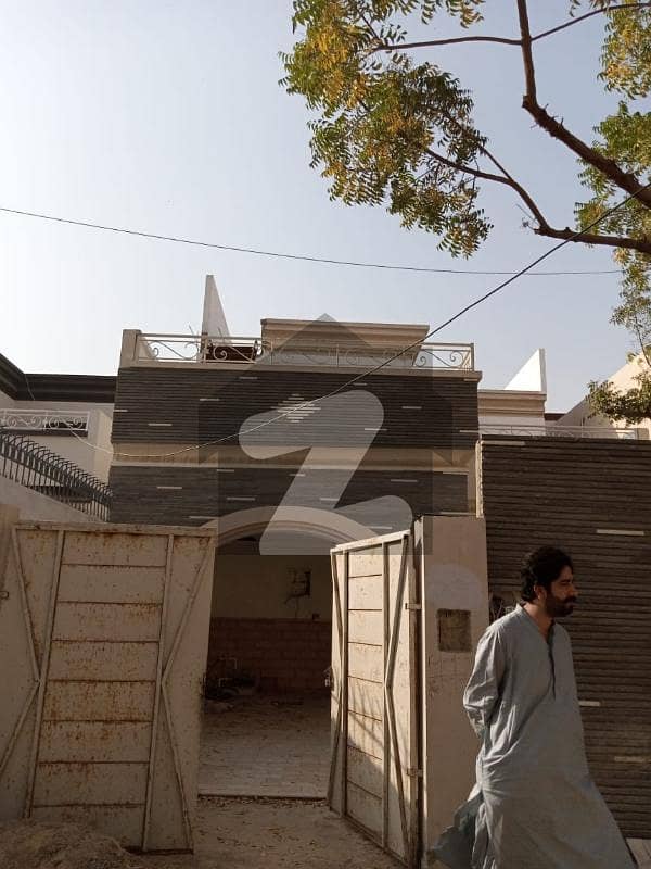روفی ڈریم سٹی یونیورسٹی روڈ کراچی میں 4 کمروں کا 9 مرلہ مکان 2 کروڑ میں برائے فروخت۔