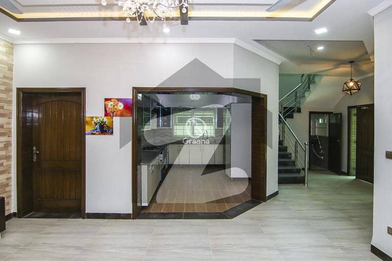 میڈیا ٹاؤن ۔ بلاک سی میڈیا ٹاؤن راولپنڈی میں 6 کمروں کا 10 مرلہ مکان 3.75 کروڑ میں برائے فروخت۔
