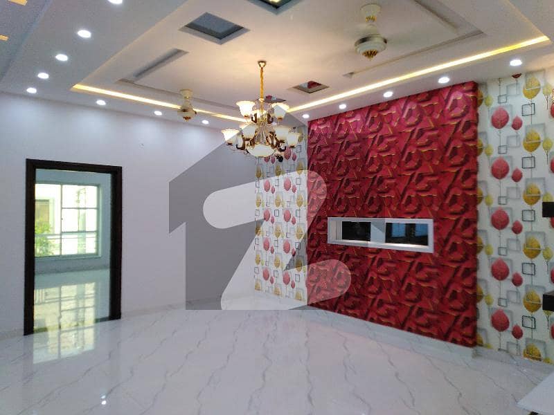 ایڈن ویلی فیصل آباد میں 5 کمروں کا 7 مرلہ مکان 3.2 کروڑ میں برائے فروخت۔