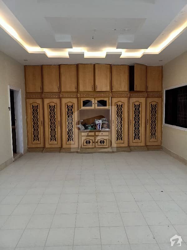 3 Bed Dd 1st Floor Portion  Available For Rent