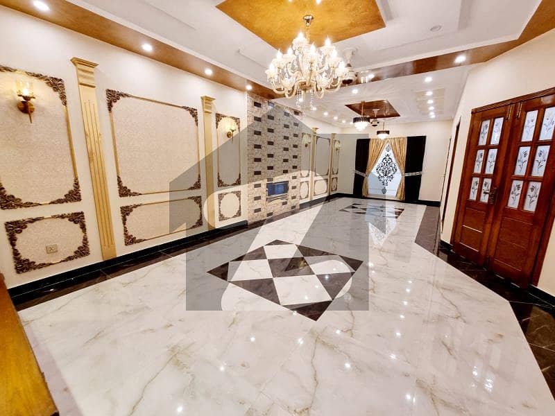 بحریہ ٹاؤن سیکٹر سی بحریہ ٹاؤن لاہور میں 7 کمروں کا 1 کنال مکان 1.5 لاکھ میں کرایہ پر دستیاب ہے۔
