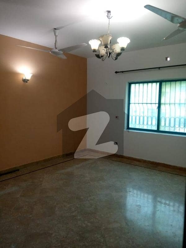 *Apartment For Sale 2 Bed dd Park Facing*

DHA Phase 2 Ext
2nd Floor
950 Sqft
2 bedrooms
2 washrooms 
Drawing Dining 
Lounge 
Kitchen 
Well maintained
  
Sale Demand  110

information Call