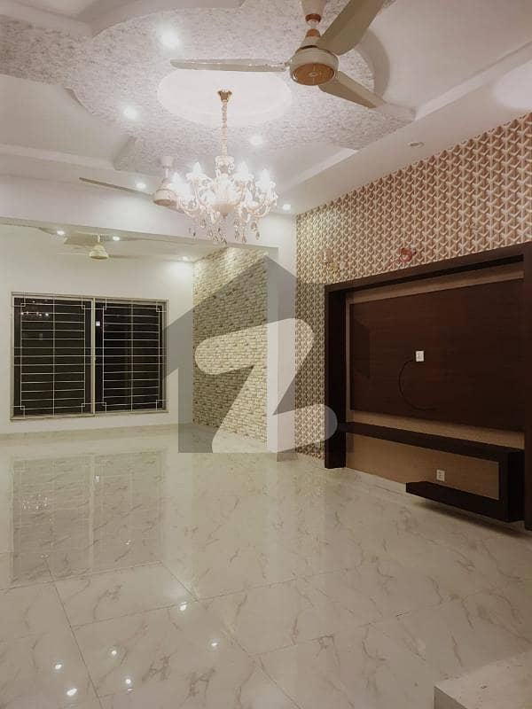بینکرز ہاؤسنگ سوسائٹی ۔ بلاک اے بینکرز کوآپریٹو ہاؤسنگ سوسائٹی لاہور میں 5 کمروں کا 10 مرلہ مکان 3.15 کروڑ میں برائے فروخت۔
