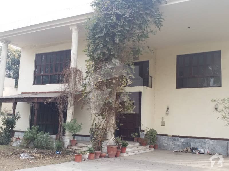 گلبرگ 3 گلبرگ لاہور میں 8 کمروں کا 3 کنال مکان 3.5 لاکھ میں کرایہ پر دستیاب ہے۔
