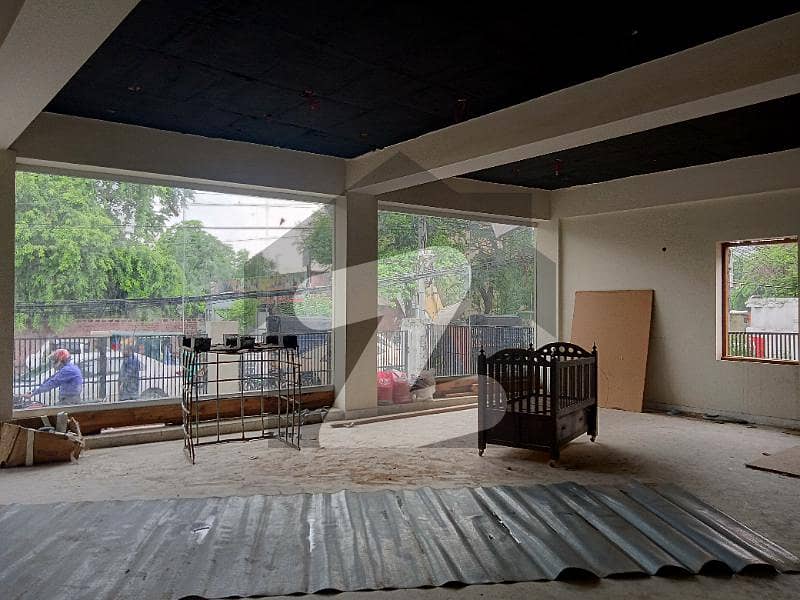 مین بلیوارڈ گلبرگ گلبرگ,لاہور میں 8 کمروں کا 6 کنال عمارت 12.0 ارب میں برائے فروخت۔