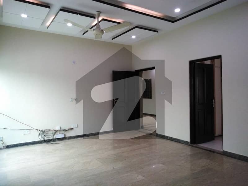 کیولری گراؤنڈ لاہور میں 5 کمروں کا 1 کنال مکان 7.5 کروڑ میں برائے فروخت۔