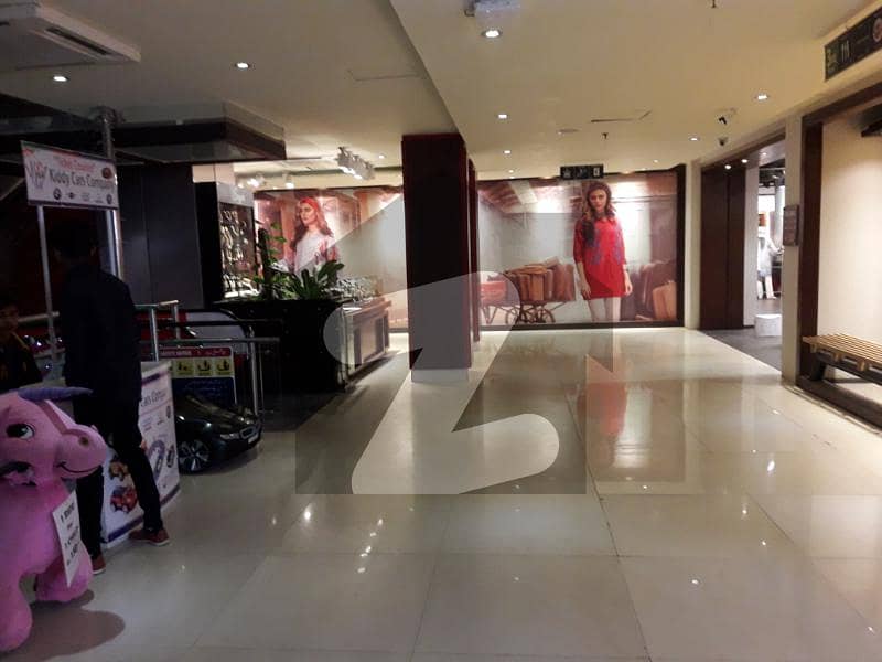 ژنہوا مال میاں محمود علی قصوری روڈ گلبرگ لاہور میں 3 مرلہ دکان 5.49 کروڑ میں برائے فروخت۔