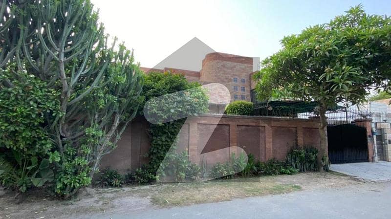 غوثیہ کالونی کالج روڈ لاہور میں 4 کمروں کا 1.2 کنال مکان 4 کروڑ میں برائے فروخت۔